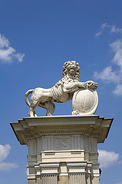 Lion on the outermost entrance, Nordkirchen Castle, known as the "Westphalian Versailles", builder archbishop of Plettenburg, beginning of the 18th century to the plans of Gottfried Laurenz Pictorius and his successor Johann Conrad Schlaun, Nordkirchen, M