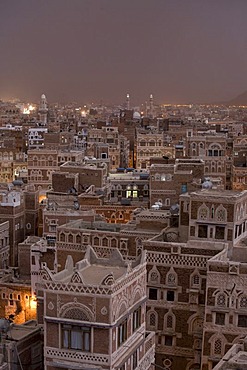 Evening mood, historic centre of SanÃ«aÃ­, UNESCO World Heritage Site, Yemen, Middle East