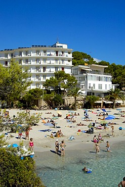 Bay with sandy beach an hotel, Cala Santanyi, Majorca, Balearic Islands, Spain