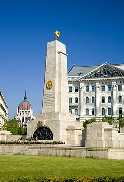 Liberty Square with the Memorial of the Rebellion against Russia, and Post Building, Budapest, Hungary, Southeast Europe, Europe,