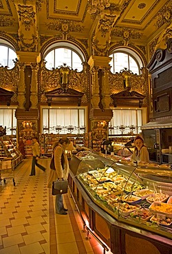 Inside View of Shop Jelissejew, Moscow, Russia, Eastreurope, Europe,