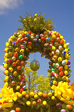 Easter fountain, top with coloured eggs, Waischenfeld, Franconian Switzerland, Bavaria, Germany, Europe