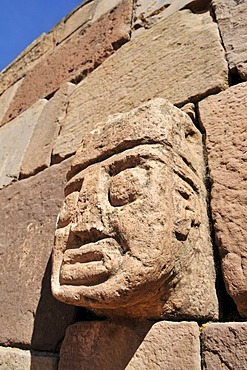 Stone head in Tihuanaku, UNESCO World Heritage Site, La Paz, Bolivia, South America