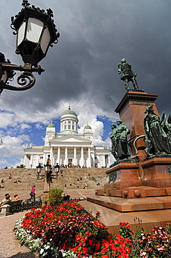 Tuomiokirkko Cathedral and Senatintori (Senate Square), Helsinki, Finnland, Scandinavia, Europe