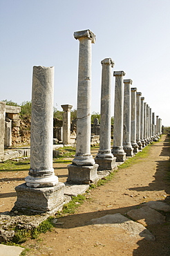 Colonnade on the main street, Perga, Perge, southern Turkey, Asia