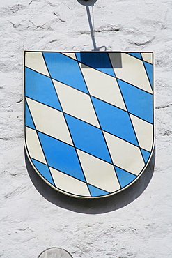 Bavarian coat of arms in the Stadtplatz, town square, Muehldorf am Inn, Upper Bavaria, Germany, Europe