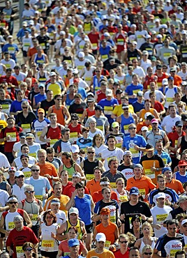 Mass start to the Half-marathon, Stuttgart, Baden-Wuerttemberg, Germany, Europe, 22.06.2008