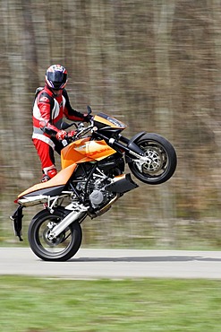 KTM Super Duke, Wheelie