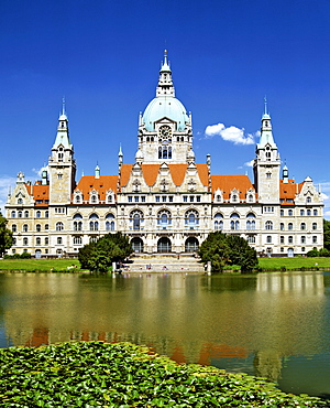 New City Hall and Maschteich Pond, Hanover, Lower Saxony, Germany, Europe