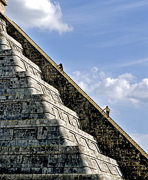 Pyramid, Temple of Kukulkan, Cichen Itza, Maya civilization in Yucatan, Mexico, Central America