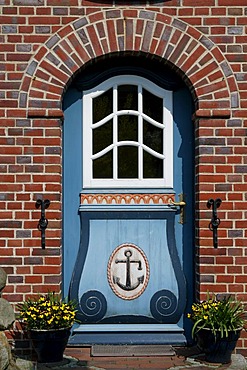 Frisian house with wooden frisian front door, Nebel, Island Amrum, North Friesland, Schleswig-Holstein, Germany, Europe