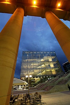 Stuttgart, DEU, 08.06.2005: The new art museum at the Stuttgart Palace Square. At day a simple glass cube, the building unveils its architectonially interesting inner life at night.