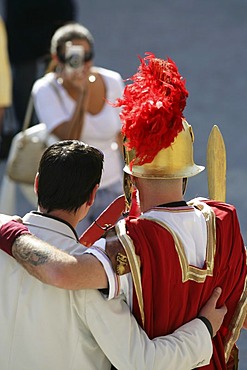 ITA, Italy, Rome : Tourist takes a photo with a roman soldier actor. |