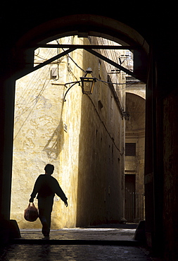 Narrow lane, Mdina, Malta