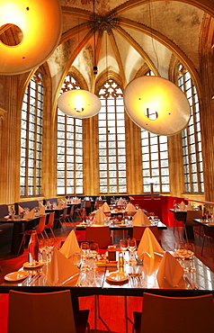 Lobby and bar, Kruisheren Hotel, nave, former Kruisheren or Kreuzherren monastery, Crosier religious order, fifteenth-century church, Maastricht, Netherlands