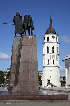 Gediminas Monument, St. Stanislaus Cathedral with detached bell tower, Varpine, Cathedral Square, Vilnius, Lithuania, Baltic States, Northeastern Europe