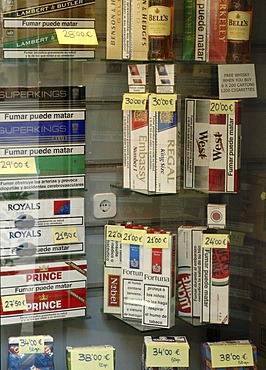 ESP, Spain, Balearic Islands, Mallorca, Pollenca : Tabaco shop.