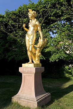 Golden Diana sculpture, Castle Schwetzingen, baroque gardens, Baden-Wuerttemberg, Germany