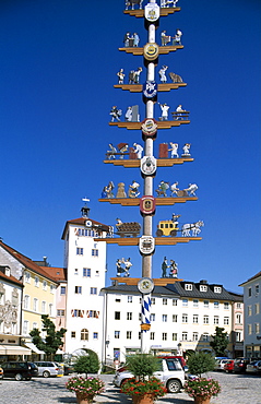 Maypole, market square, Traunstein, Chiemgau, Bavaria, Germany, Europe