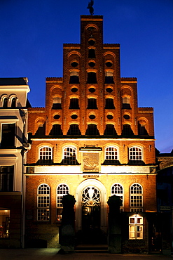 Schiffergesellschaft or Mariner's Organisation building, dusk, Luebeck, Schleswig-Holstein, Germany, Europe