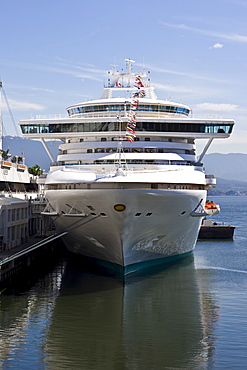 Passenger liner, Diamond Princess, docked in front of the Pan Pacific Hotel, Vancouver, British Columbia, Canada, North America