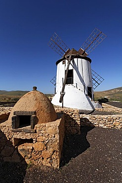 Windmill and trditional oven , Tiscamanita , Fuerteventura , Canary Islands