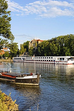 Former Royal Villa, summer residence for Bavarian king Maximilian II., ship on Danube, Regensburg, Upper Palatinate, Bavaria, Germany