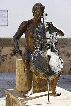 Bronze statue Homenaje a la Musica from A. L. Benitez, 1998, Agueimes, Aguimes, Gran Canaria, Spain