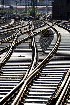 Shunt (railroad switch) and railroad tracks, rails