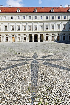 Inner courtyard and entrance to the Museum in the Residential Palace, Weimar, Thueringen, Deutschland, Europa