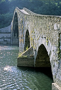 Ponte della Maddalena Bridge, Ponte del Diavolo Bridge, Borgo a Mozzano, Lucca Province, Tuscany, Italy, Europe