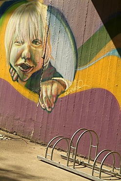 The foyer of a residential building in Berlin Kreuzberg is arranged by Graffiti. (Daisy, Lake, Stek, Kobo, Marko by www.graco-berlin.de)