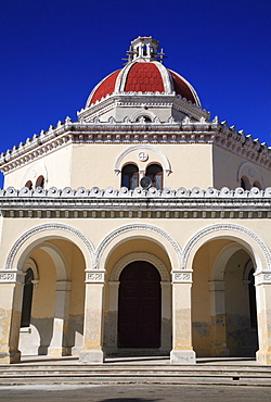 Mausoleum at the Cementerio Cristobal Colon (Christoph Columbus Cemetery) in Havana, Cuba, Caribbean