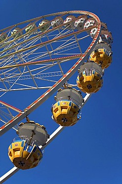 Giant-wheel, gondolas