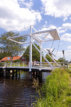 Drawbridge crossing the Grossefehnkanal Canal, Ostgrossefehn, East Frisia, Lower Saxony, Germany, Europe