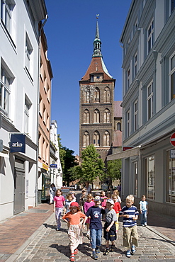 Children in front of St. Mary's Church, Rostock, Mecklenburg-Western Pomerania, Germany, Europe