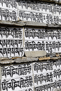 Painted Mani wall, Mani stone, Dudh Kosi valley, Solukhumbu, Khumbu, Sagarmatha National Park, Nepal