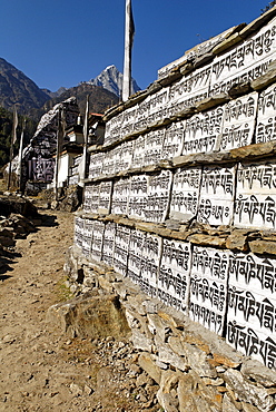 Painted Mani wall, Mani stone, Dudh Kosi valley, Solukhumbu, Khumbu, Sagarmatha National Park, Nepal