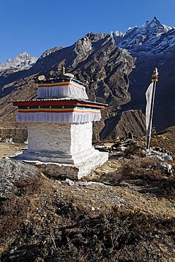 Historic stupa at Thame, Bhote Koshi valley, Khumbu Himal, Sagarmatha National Park, Nepal