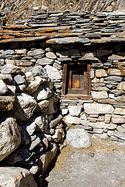 Old Sherpa house at Thangnak (4700), Sagarmatha National Park, Khumbu Himal, Nepal