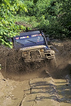 Offroad vehicle in mud