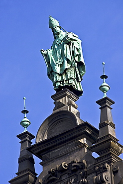 Statue of St. Nicholas at the Rathaus (Town Hall), Hamburg, Germany, Europe