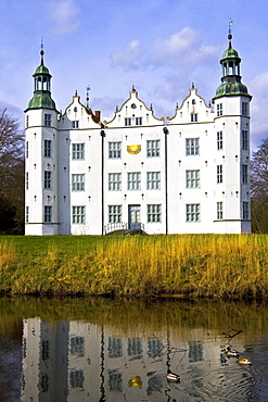 Moat surrounding Ahrensburg Castle, Ahrensburg, Schleswig-Holstein, Germany, Europe