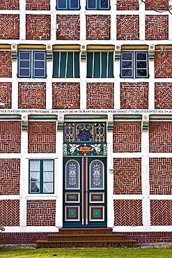 Historic timber-framed house, ornate entrance door, detail, old farmhouse, Neuenfelde, Altes Land area, fruit cultivation, Harburg district, Hamburg, Germany, Europe