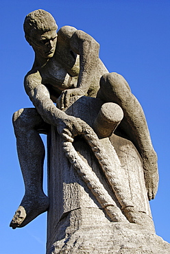 Sculpture "Tauzieher" (rope puller) by Nikolaus Friedrich, Cologne, North Rhine-Westphalia, Germany