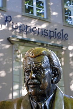 Willy Millowitsch memorial in front of the Haenneschen Theater, old part of town, Cologne, North Rhine-Westphalia, Germany