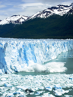 Perito Moreno Glacier calving, Parque Nacional Los Glaciares (Los Glaciares National Park), Patagonia, Argentina, South America