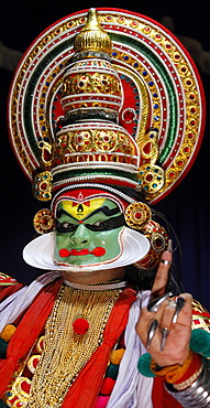 Kathakali, Kathakai dancer, temple dance, Kerala Kathakali Centre, Kochi, Ernakulam, Fort Cochin, Vypan, Ochanathuruthu, India, Asia