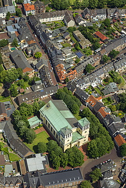 Aerial view, town centre, old town, with Catholic Church, town of Rees, Lower Rhine region, North Rhine-Westphalia, Germany, Europe