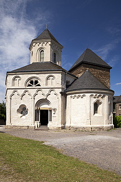 St. Matthias Chapel and Oberburg Castle, Kobern-Gondorf, Moselle region, Rhineland-Palatinate, Germany, Europe, PublicGround